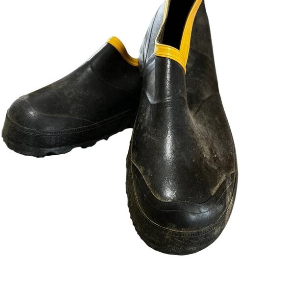 New- Lacrosse men’s size 11 waterproof over shoes - Picture 1 of 5